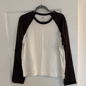 GAP Women’s  Brownand White Long Sleeve Tee. New, without tags